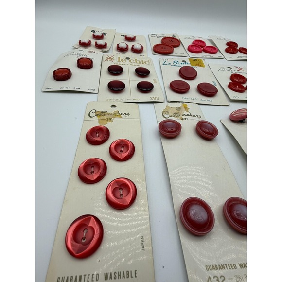Vintage Red Buttons Lot on Cards Majestic Le Chic La‎ Petite Japan Holland - Picture 6 of 10